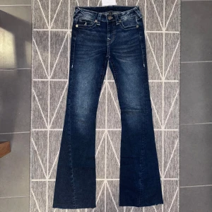 true religion joey model - True religion jeans joey model, inga skador inga defekter. 🛑Skriv för mer information 🛑.                                                      bootcut model