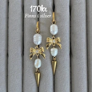 Örhängen  - Frakt 22kr. Finns i silver 