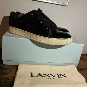 Lanvin captoe - Feta lanvins! St 43-44 Behöver rensa garderoben, köpta från careofcarl för 4990kr. Box o dustbag medföljes, lite smutsiga🤩
