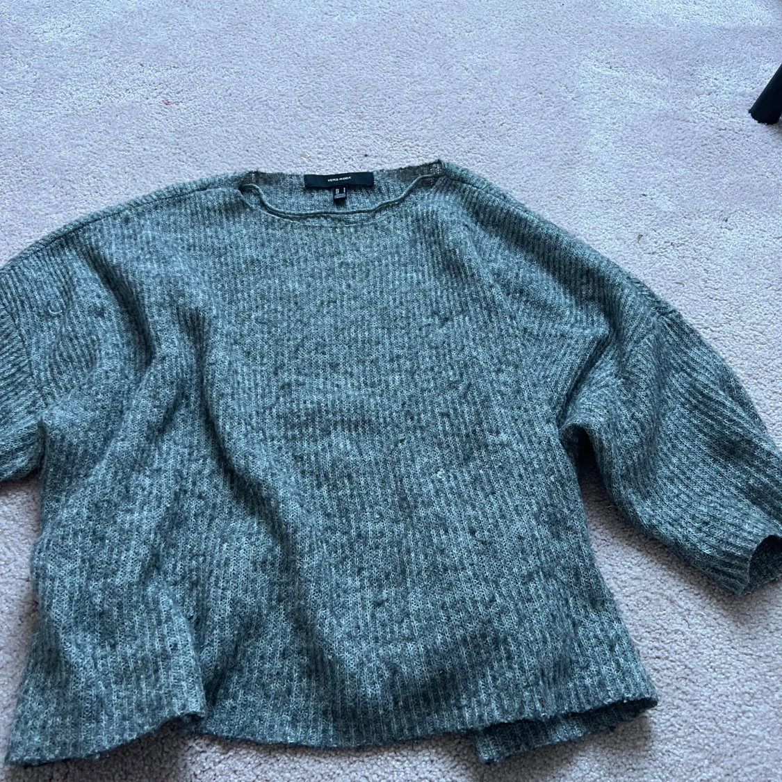 Grå trekvartsärmad tröja stickad från veromoda  - 2