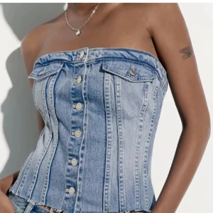 Jeans topp - Jätte fin jeans topp ifrån Zara, använd typ 2 gånger, nysksick☺️