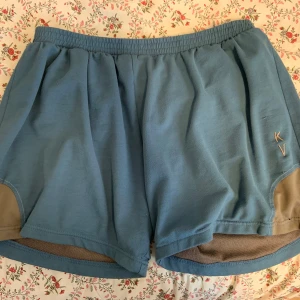 Kriminalvården Anstalt SHORTS - Original Kriminalvården anstalts SHORTS. Passar allt mellan Large-XXXL