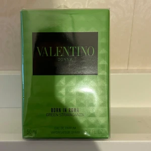 Valentino Donna Born in Roma Green Stravaganza - 50ml. Oöppnad