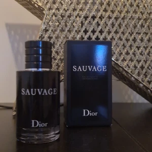 Dior Sauvage parfym  - Dior Sauvage parfym. Typ 85% kvar i flaskan. 60ml
