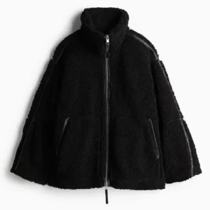 Svart teddyjacka med dragkedja - Teddy jacka från Hm, slutsåld jacka