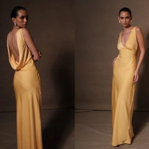 Meshki klänning  - Helt ny aldrig använd med prislapp. Säljer pga för stor. Inga defekter. Nypris 1000kr❤️ perfekt till bal, bröllp och mycket mer