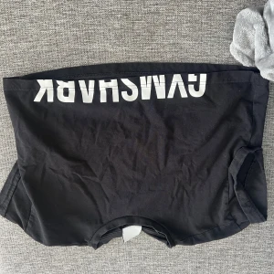 Gymshark t shirt croppad - Croppad t shirt från gymshark. Storlek S