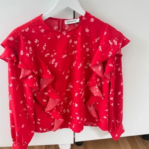 Röd blus - Röd blus i fint skick