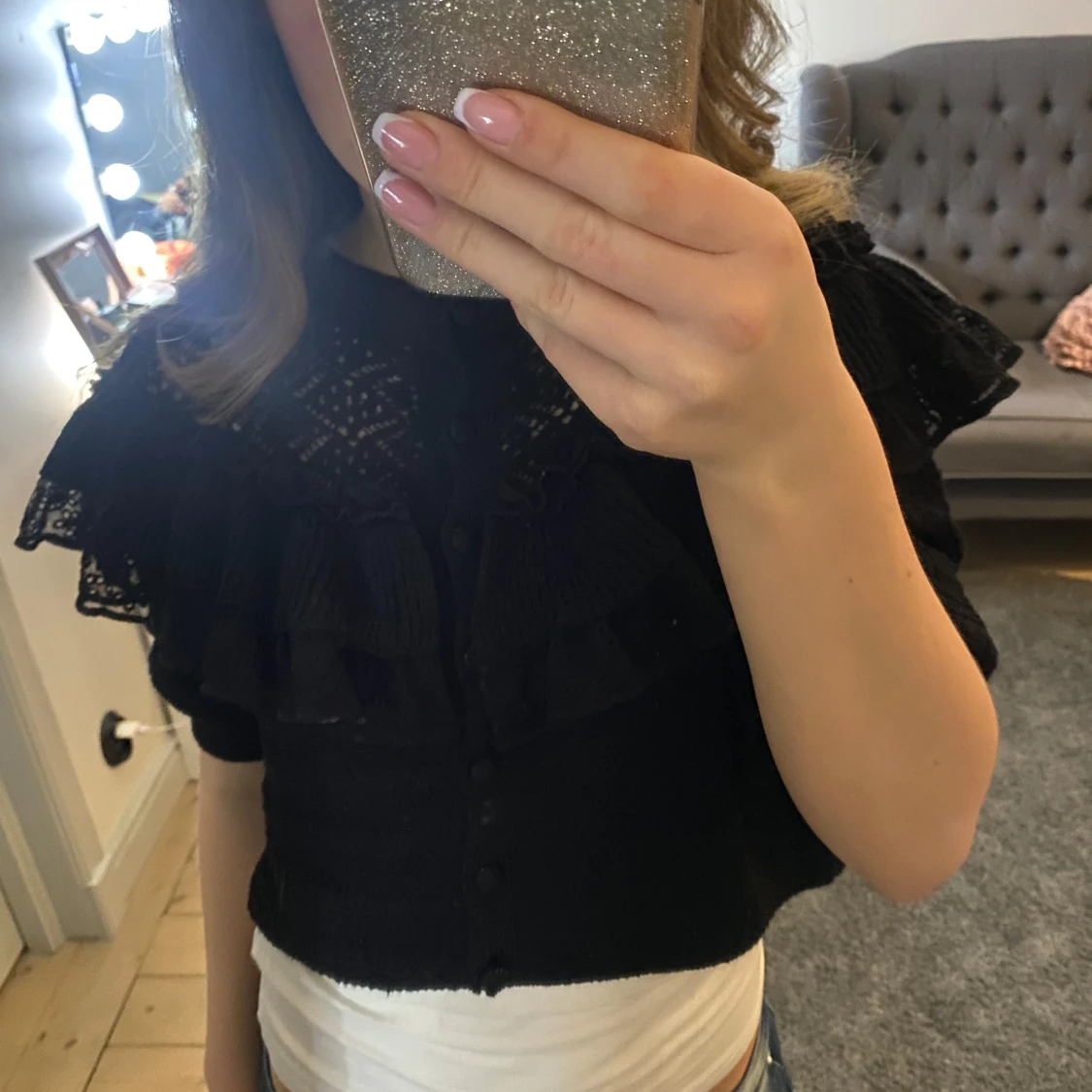 Svart kortärmad kofta med volang - 3