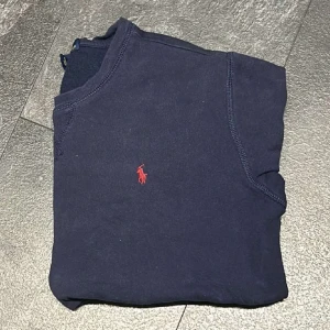 Polo Ralph Lauren Sweatshirt  - Säljer en snygg Polo Ralph Lauren sweatshirt som är i bra skick 7.5/10✅Storlek M men passar även S✅Hör av er vid frågor och funderingar🤗🤩