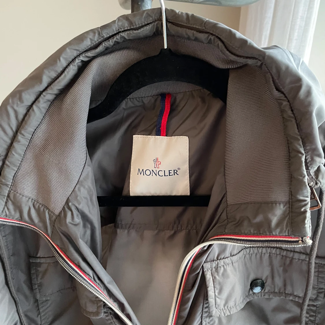 Grön vindjacka från Moncler i storlek S - 2