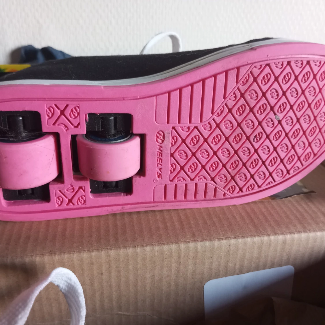 Heelys Fresh X2 i svart och rosa 32 - 92