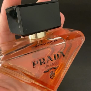 Paradoxe Intense från Prada - Prada paradoxe intense 50ml. Pris kan absolut diskuteras 🥰 har tyvärr ingen box kvar, den är slängd …