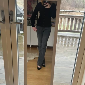 Grå raka jeans  - Såå snygga raka jeans från Gina som inte säljs längre!🙌🏼