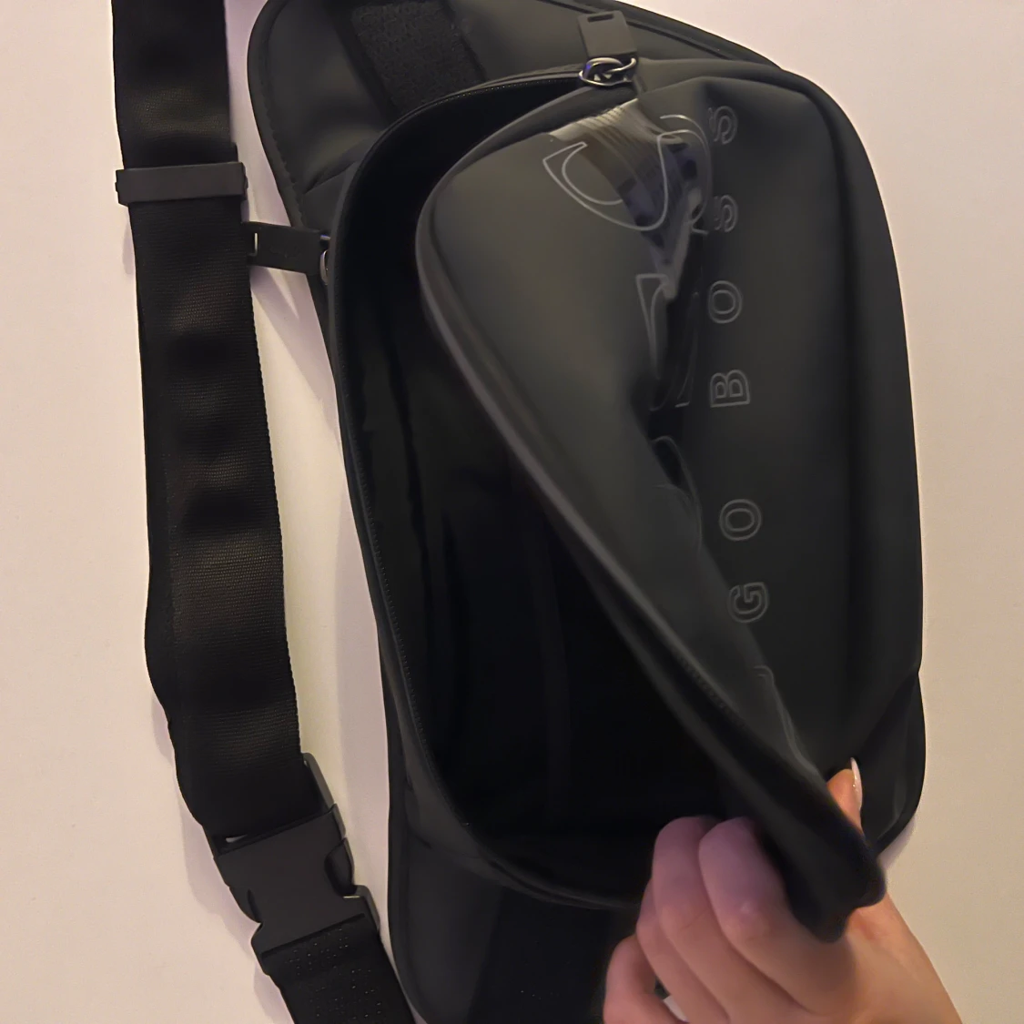 Svart midjeväska från Hugo Boss - 91