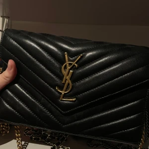 Super fin väska  - Använd kanske 2 gånger, perfekt till utgångar när man inte vill ha en så stor väska. 