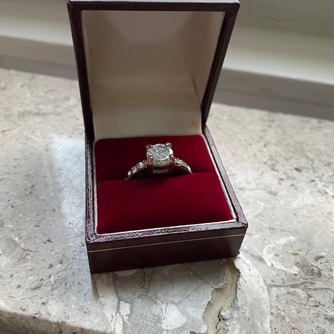 Elegant silverring med stor sten - 90