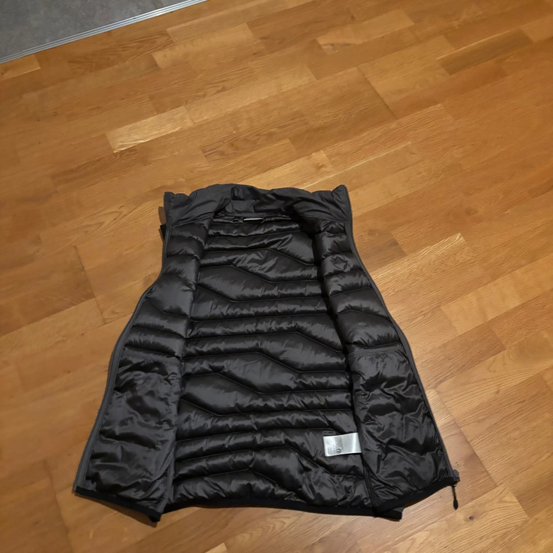 Grå dunväst från J.Lindeberg - 91