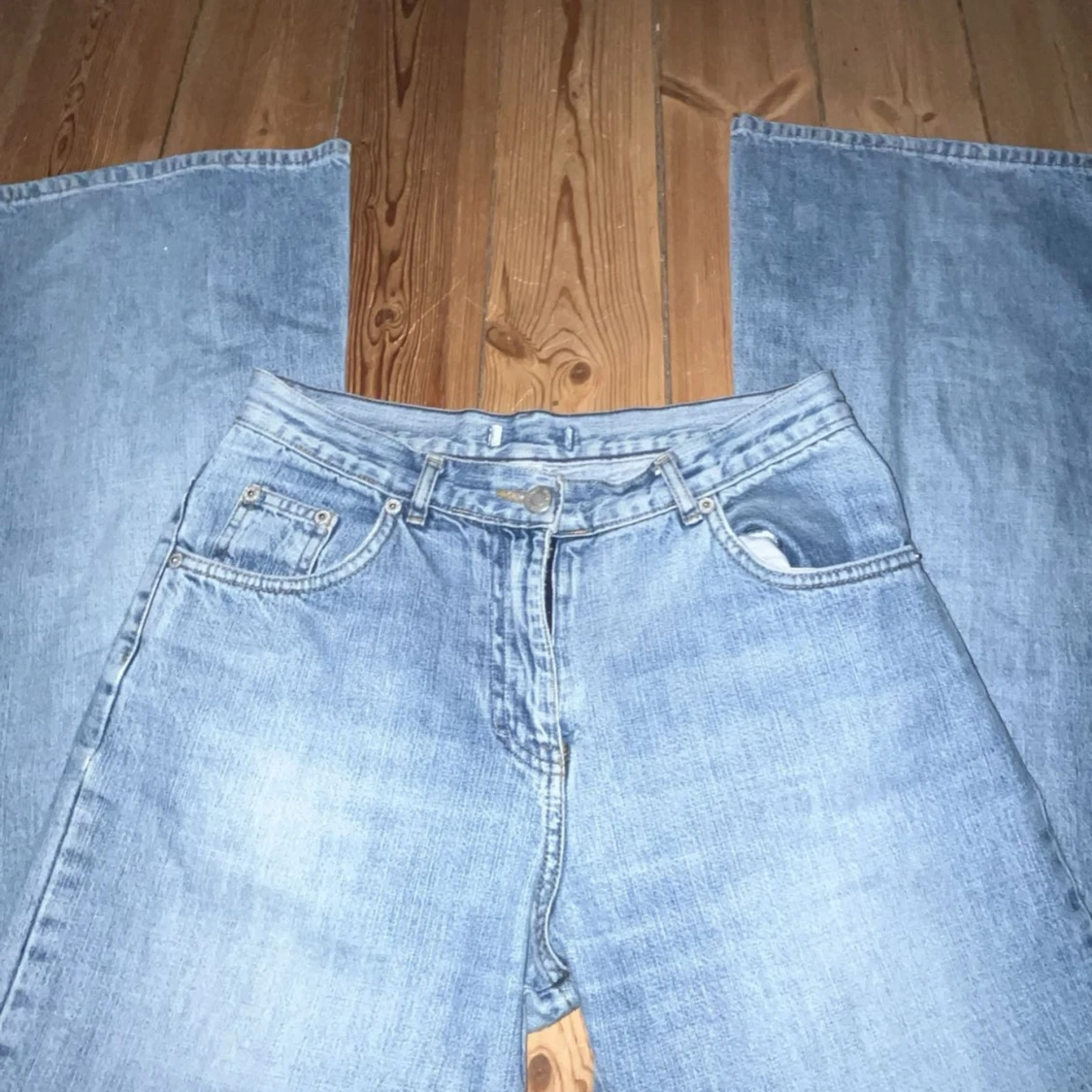 Blå bootcut jeans lågmidjade  - 92