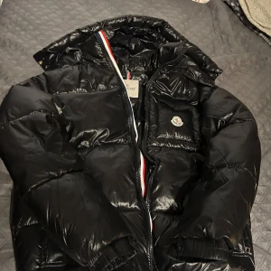 Moncler jacka - Använd 1 gång men som ny