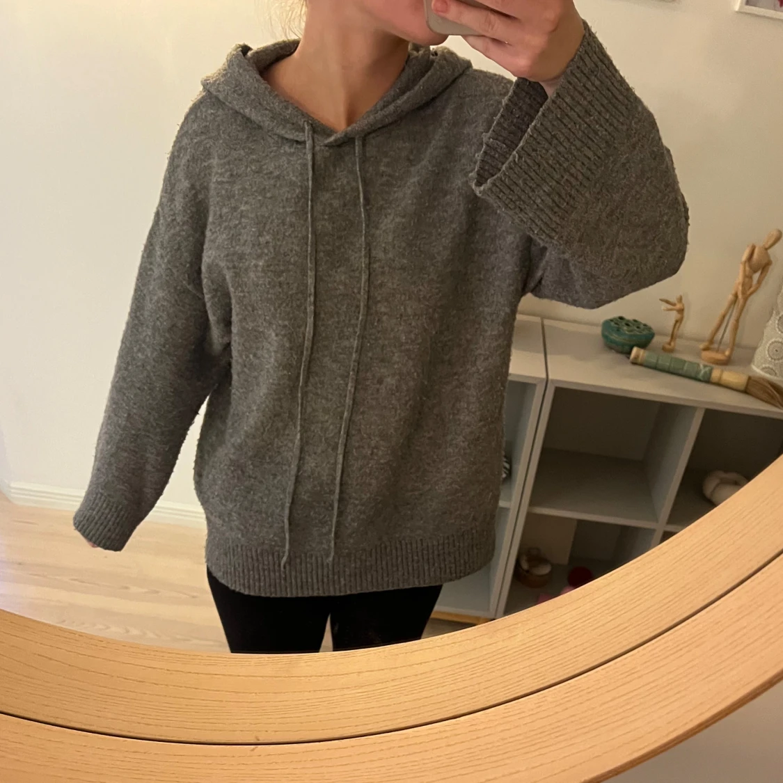 Grå hoodie från Lindex