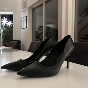 Pumps  - Svarta as snygga pumps, aldrig använda, helt nyskick! 