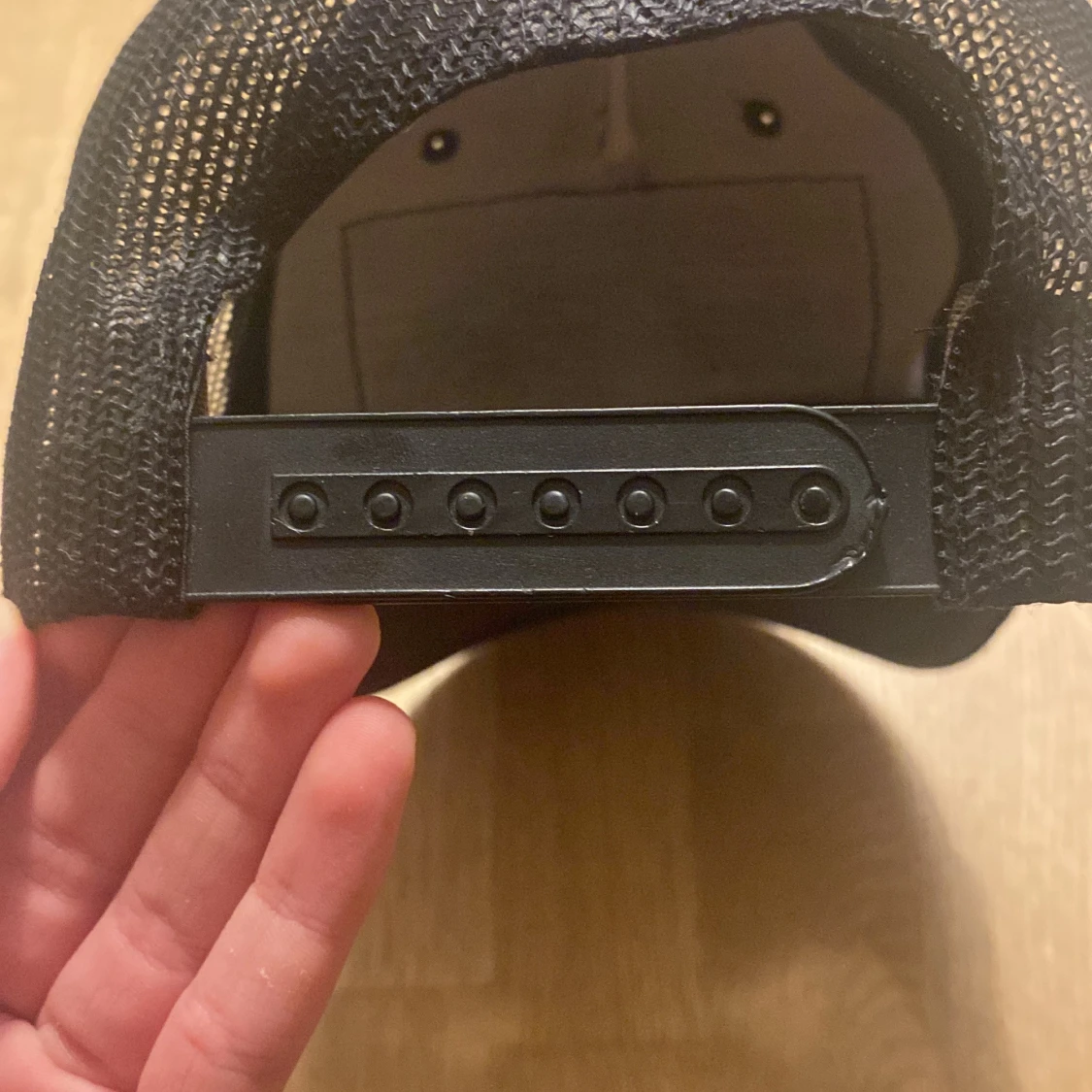 Svart keps med bilmotiv från Hatstore - 91