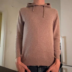 100% Merinoull Hoddie - Säljer en riktigt snygg hoddie från Vendiera 100% merinoull skick 9/10 hör av dig om du några frågor eller funderar!