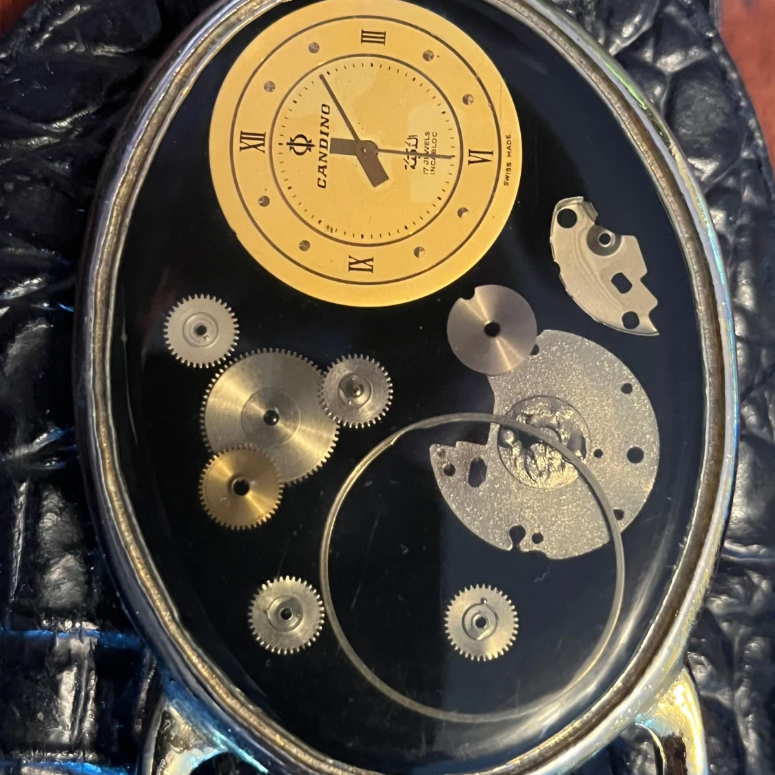 Svart bälte med urtavla från Candino - 93