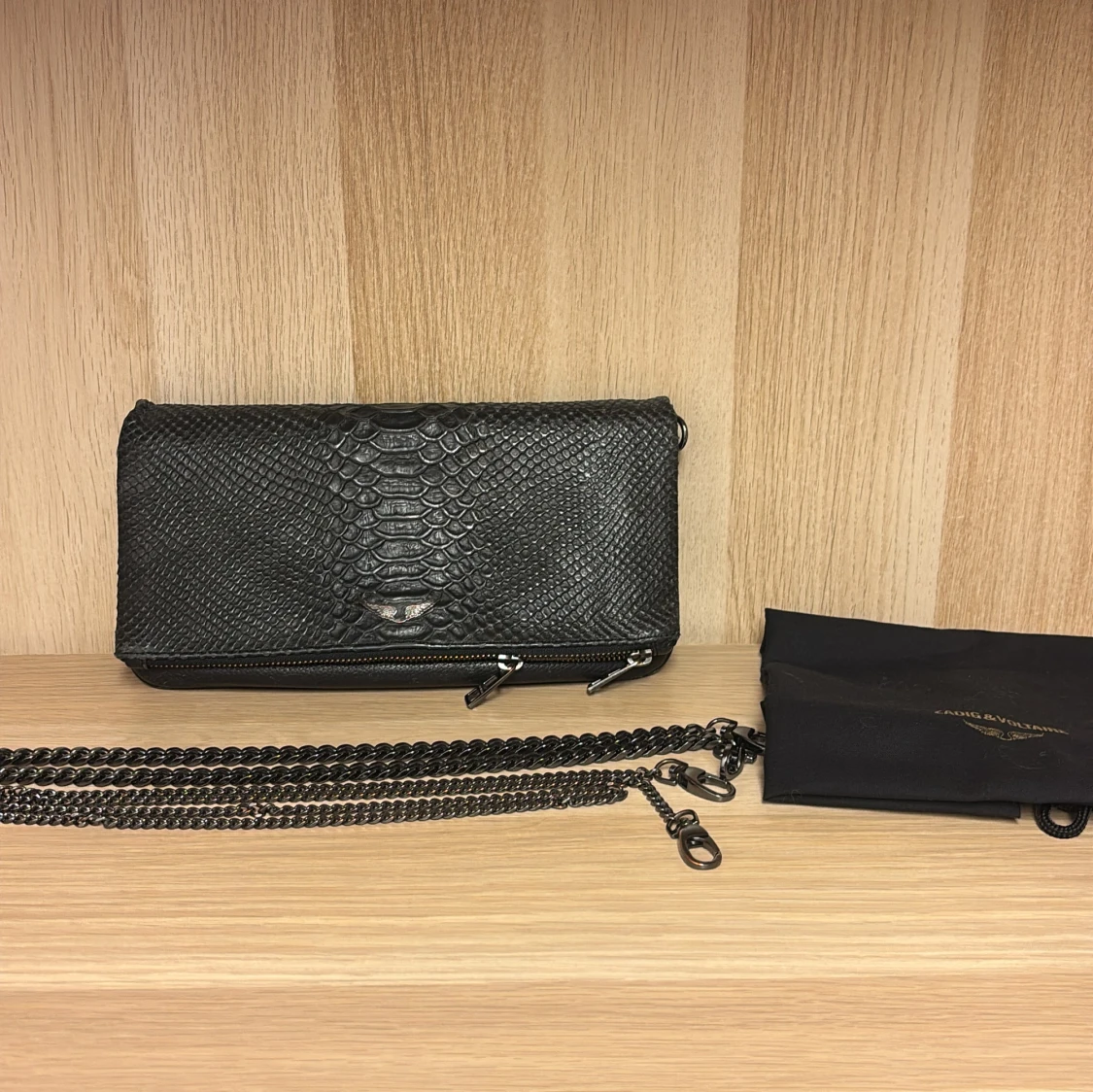 Svart kuvertväska från Zadig & Voltaire