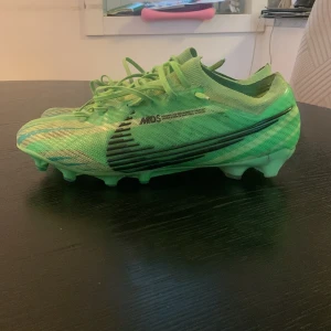 Nike Elitefotbollsskor MDS AG - Nike MDS Elite skor, AG men funkar på riktigt gräs också. Pris kan diskuteras.