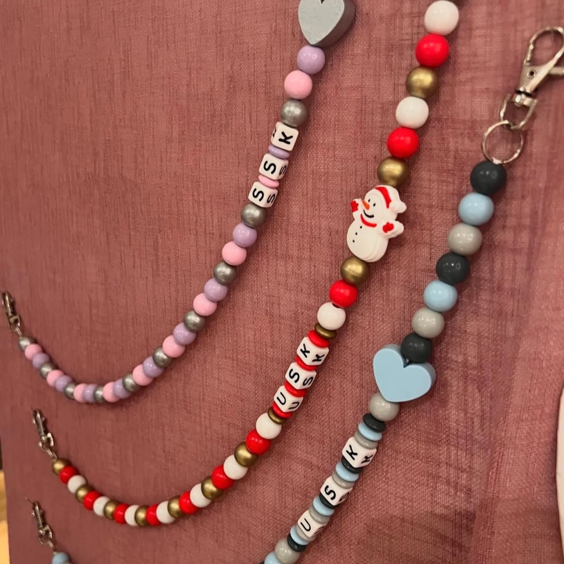 Färgglada pärlband - 90