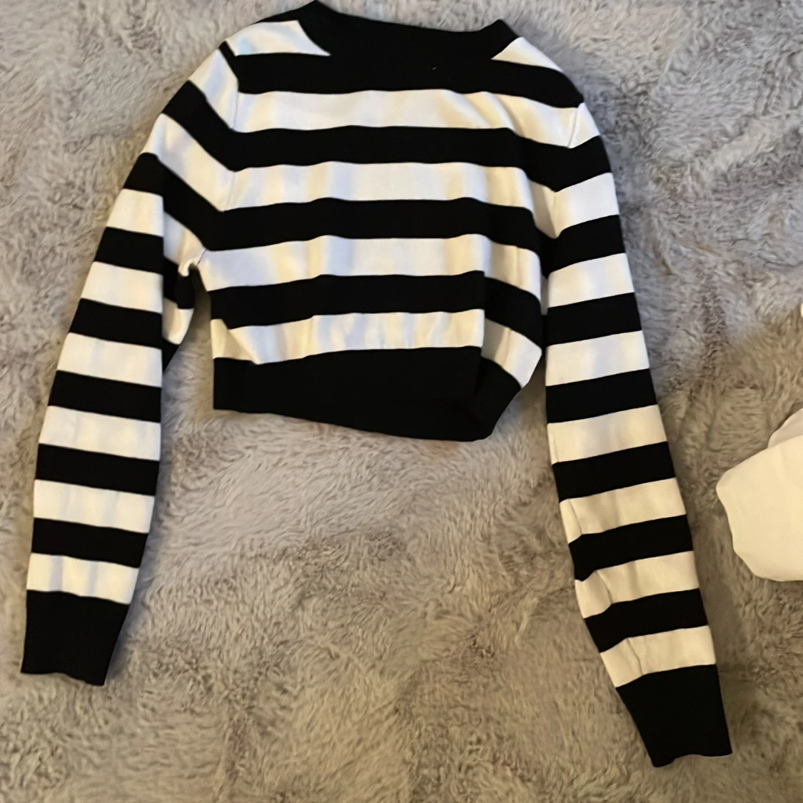 Svartvit randig croppad tröja - 91