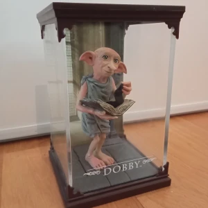 Harry Potter ; Dobby figur  - En Dobby figur i väldigt bra skick !                                                     