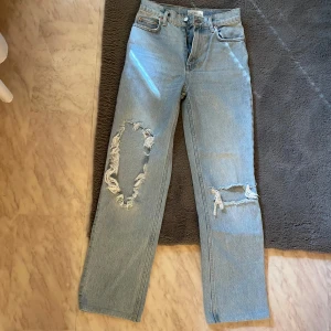 Jeans  - Bara & höra av er vid frågor/intresse!💗