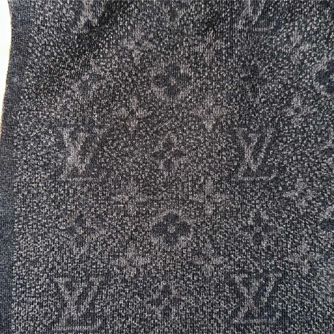 Svart halsduk från Louis Vuitton - 92