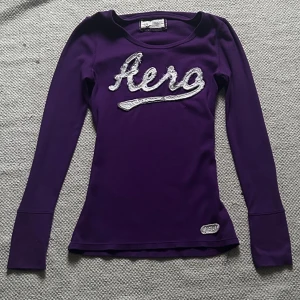 Aéropostale tröja - Aéropostale tröja köpt secondhand. Bra skick använd fåtal gånger. Står strl L men sitter som S. Skriv för fler bilder eller frågor. 