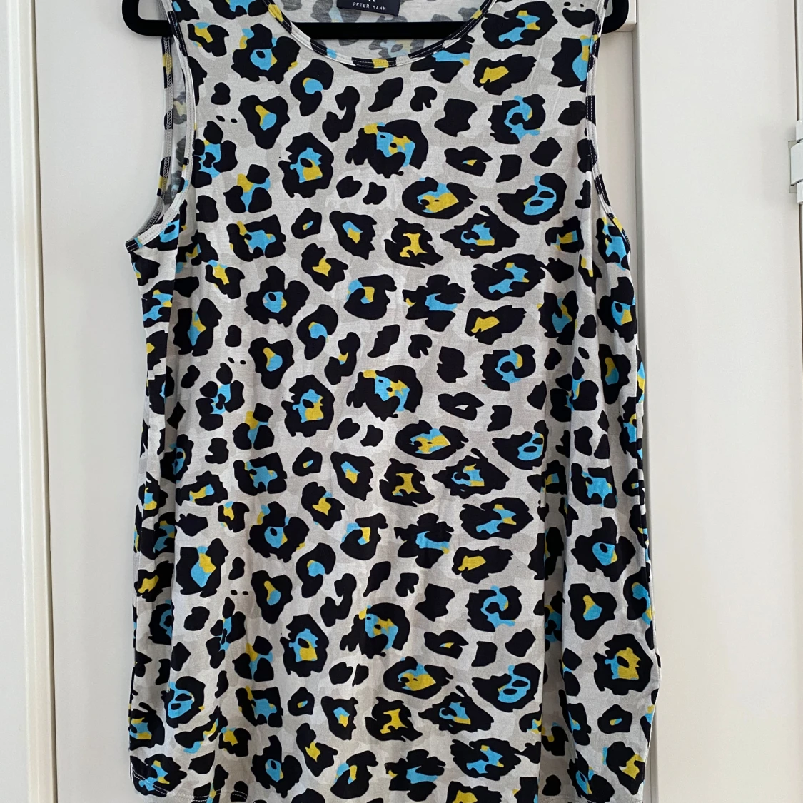 Nytt leopardmönstrat linne i strl 40 från Peter Hahn