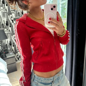 Adidas hoodie - Hör av er vid frågor!