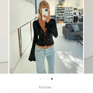 Topp svart  - En svart rop från venderbys har köpt den för 659kr och har bara använt den ca:3 gånger. Tänker sälja den 600kr pris kan diskuteras   