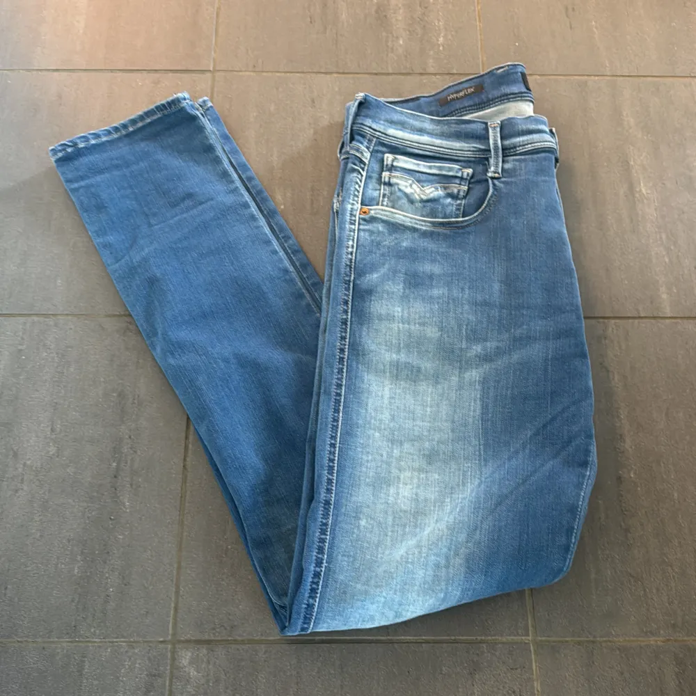 // Replay anbass hyperflex jeans | Grymt skick | Nypris runt 2000 | Storlek W31 / L32 | Kontakta för fler frågor eller funderingar // Deluxe Closet. Jeans & Byxor.