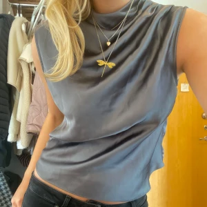 Grå Satintopp  - Så fin grå Satintopp i nyskick! 💓