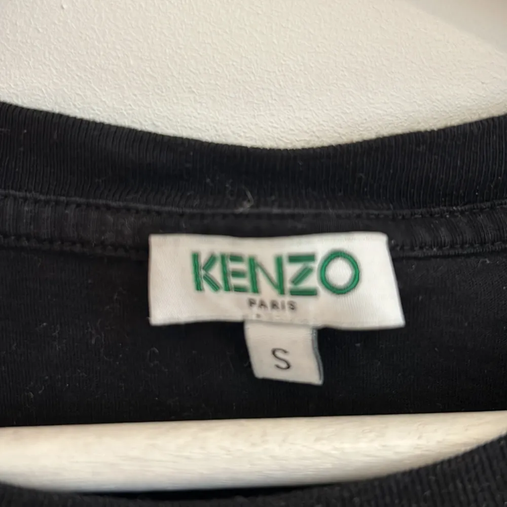 Svart t-shirt från kenzo. Bra skick.. T-shirts.