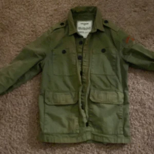 Zadig jacka  - Säljer min fina Zadig Voltaire jacka på grund av lite liten stolek 12 år väldigt bara skick köpte för 2000kr 