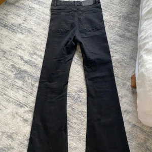 Only - Ett par svarta långa jeans perfekt för hösten strl Xs skriv i dm om ni vill ha bättre bild priset kan diskuteras sen vad som blir