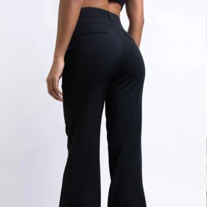 Madlady kostymbyxor - Mid Waist Kostymbyxor - Gwen Black, stl 38 regular. Aldrig använda 