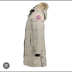 Canada Goose Shelburne Parka - Säljer min Canada Goose då den inte längre kommer till användning. Använd förra vintern och så gott som ny.  Xs /s Nypris 12 899 kr, köpt från Johnells.  Pris kan diskuteras vid snabb affär!  Skriv gärna om ni har frågor eller önskar fler bilder !