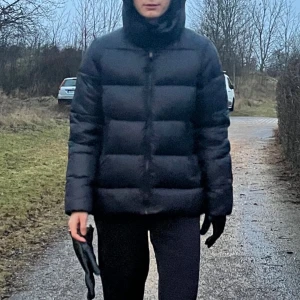 Puffer vinterjacka Zara - Basic vinterjacka från Zara som passar till allt  Slutsåld på Zara ordinarie pris 699 