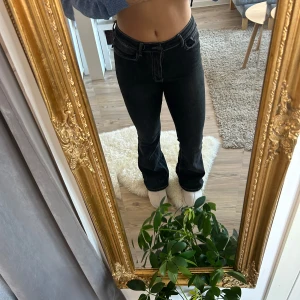 Jeans - Jeans med trendiga bakfickor