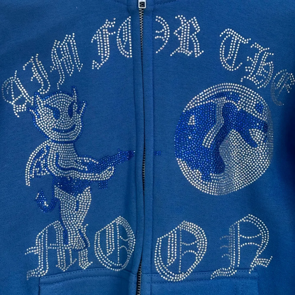 Aimforthemoon Rhinestone hoodie. Sitter perfekt som på bilden och är i väldigt bra skick. Nypris 800. . Hoodies.